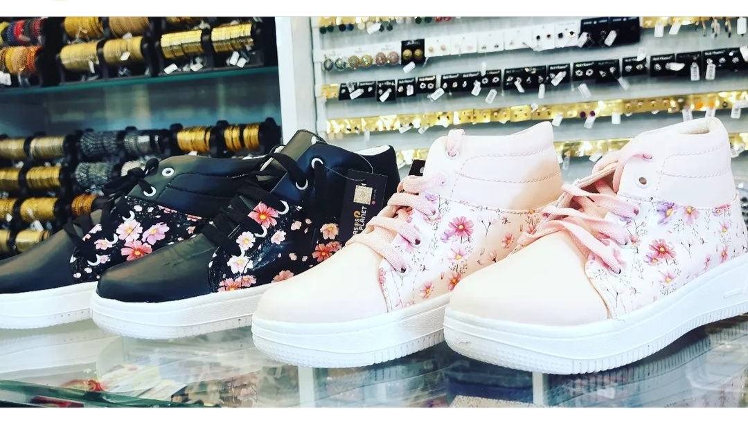 Pasos Planet Fancy & Footwear Venniyur